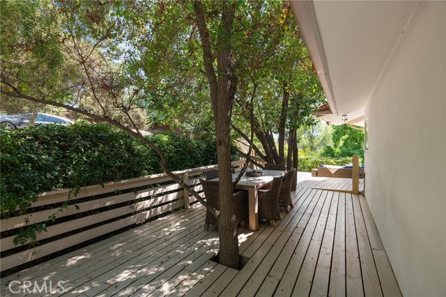 1733 Arteique Rd, Topanga CA: https://media.crmls.org/medias/0f893bf4-094c-4974-b4af-d0555201e1c7.jpg