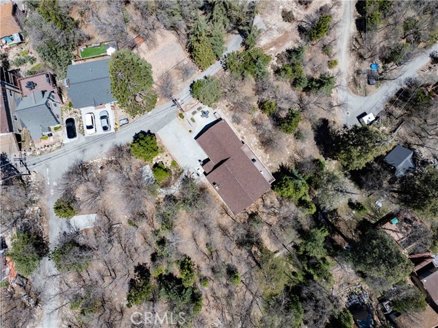 949 Inspiration Drive, Lake Arrowhead CA: https://media.crmls.org/medias/0f8abdd1-ed85-4987-9879-42d351e6c22f.jpg