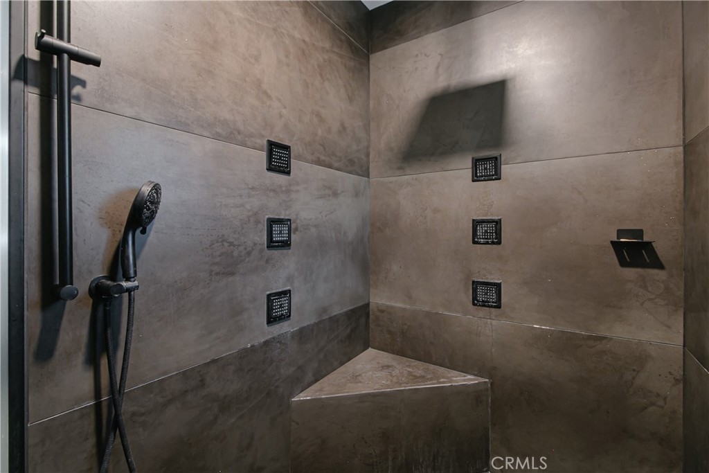 https://media.crmls.org/medias/0f8b6090-21a6-48cc-9440-7e3ec5c694ef.jpg?preset=X-Large