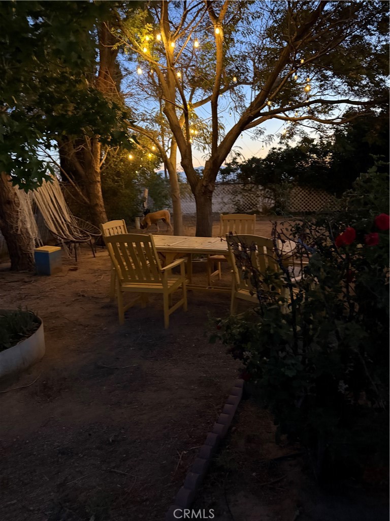 https://media.crmls.org/medias/0f8b723c-a6d4-47cf-abdb-d78c22fc37e6.jpg?preset=X-Large
