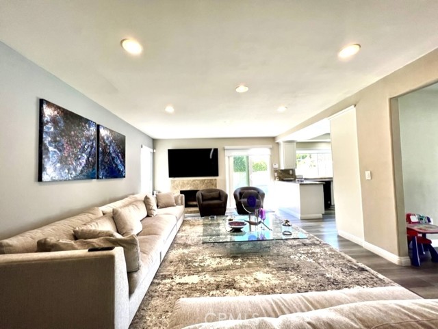 7 Hancock, Irvine CA: https://media.crmls.org/medias/0f8cc8fa-842b-403a-85c5-fe2cab848ea2.jpg