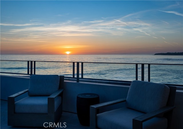 1901 Ocean Way, Laguna Beach CA: https://media.crmls.org/medias/0f8d3aa1-7ca0-4204-9e37-03b836673ef3.jpg