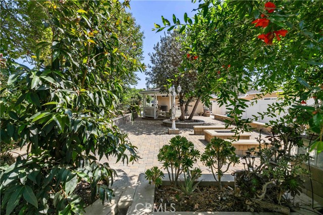 17533 Raymer Street, Sherwood Forest CA: https://media.crmls.org/medias/0f8d808b-3413-44cd-9eae-ef8e6979bca0.jpg