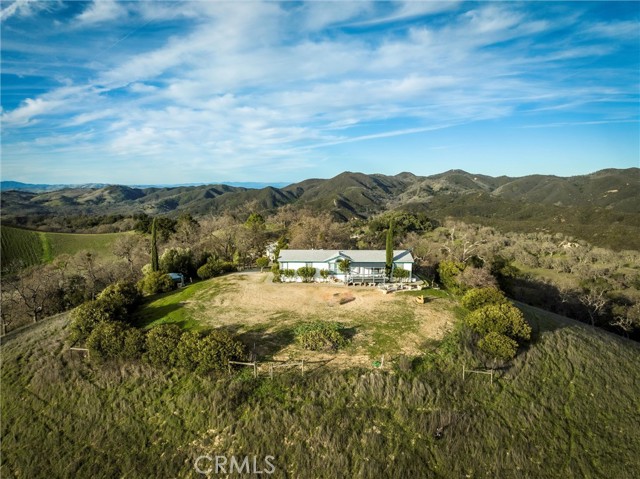 Detail Gallery Image 4 of 21 For 9308 Chimney Rock Rd, Paso Robles,  CA 93446 - 6 Beds | 4 Baths