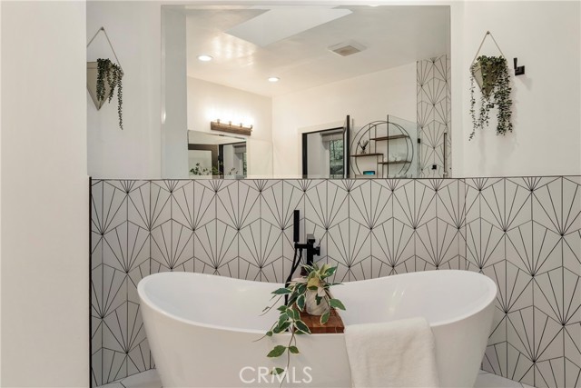 9570 Amoret Drive, Tujunga CA: https://media.crmls.org/medias/0f8e0e1e-9408-4219-8bc3-3654b1db947e.jpg