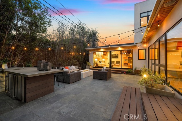 Detail Gallery Image 19 of 51 For 1635 19th St, Manhattan Beach,  CA 90266 - 6 Beds | 4 Baths