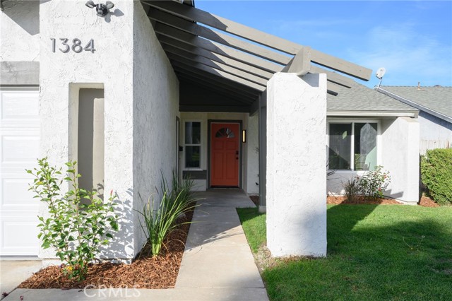 Detail Gallery Image 4 of 32 For 1384 Emerald St, Corona,  CA 92882 - 3 Beds | 2 Baths