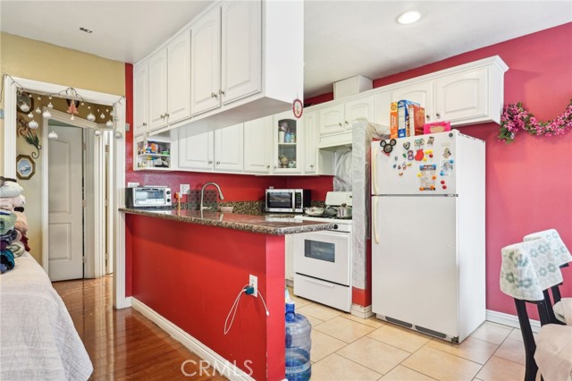 10240 Atlantic Avenue, South Gate CA: https://media.crmls.org/medias/0f8f4d26-7021-4d8d-85f7-363e844911bb.jpg
