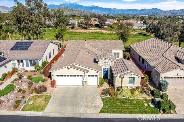 570 Olazabal Drive, Hemet CA: https://media.crmls.org/medias/0f900d57-70e4-4bf2-9e37-6fe632d53f88.jpg