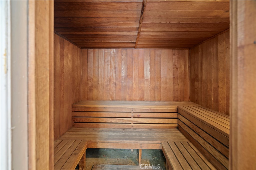 https://media.crmls.org/medias/0f90516b-7d95-430a-a08d-fcea06305637.jpg?preset=X-Large