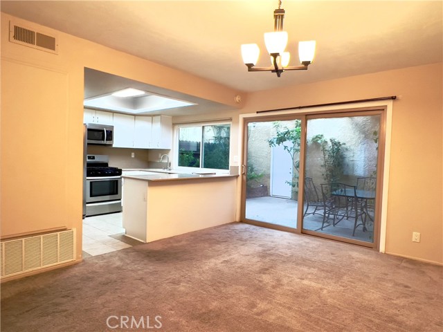 Detail Gallery Image 3 of 18 For 20127 Leadwell St #6,  Winnetka,  CA 91306 - 2 Beds | 2/1 Baths