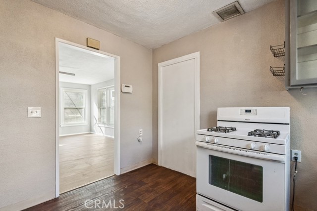 Detail Gallery Image 9 of 28 For 2962 Chestnut St, Riverside,  CA 92501 - 3 Beds | 1 Baths