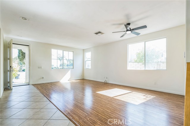 1030 Benedict Circle, Corona CA: https://media.crmls.org/medias/0f919111-e59f-4505-b252-bfc9e332ad81.jpg