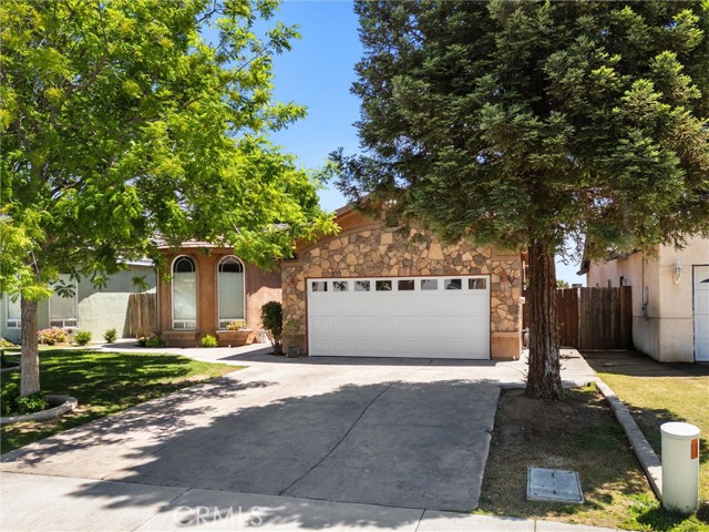 231 Sunny Meadow Drive, Bakersfield CA: https://media.crmls.org/medias/0f91dd67-5f02-455e-868f-de254d9df291.jpg