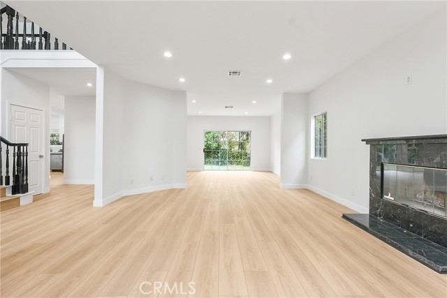 Detail Gallery Image 4 of 34 For 5165 Etiwanda Ave, Tarzana,  CA 91356 - 4 Beds | 5 Baths