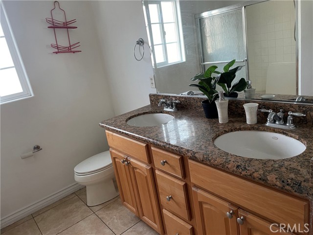 Detail Gallery Image 19 of 26 For 8425 Burnet Ave #4,  North Hills,  CA 91343 - 4 Beds | 2/1 Baths
