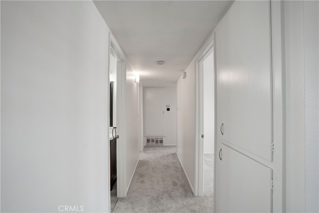 https://media.crmls.org/medias/0f92d756-9f6e-4de1-ac3e-f9be426bee32.jpg?preset=X-Large