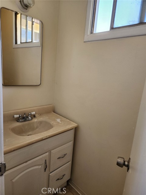 Detail Gallery Image 5 of 9 For 1931 W Sloop Ave, Anaheim,  CA 92804 - 3 Beds | 1/1 Baths