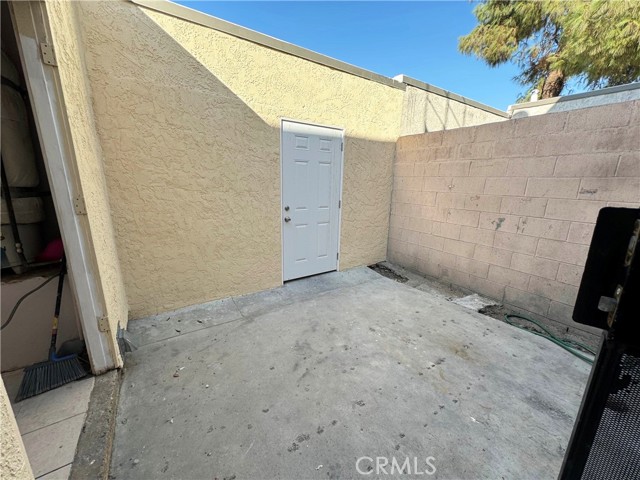 Detail Gallery Image 13 of 14 For 25180 5th Ave, San Bernardino,  CA 92410 - 2 Beds | 2/1 Baths