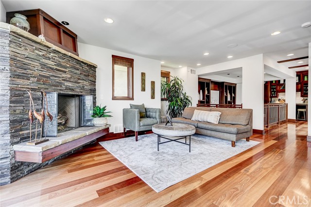 Detail Gallery Image 12 of 47 For 436 32nd St., Manhattan Beach,  CA 90266 - 4 Beds | 4 Baths