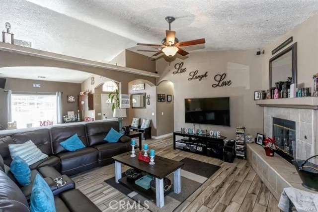 Detail Gallery Image 4 of 11 For 15430 Sitting Bull St, Victorville,  CA 92395 - 3 Beds | 2 Baths