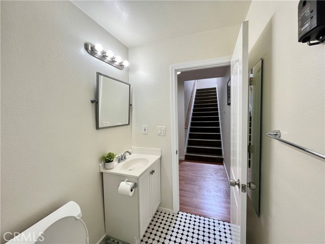 Detail Gallery Image 13 of 31 For 2350 Highbury Ave, Los Angeles,  CA 90032 - 5 Beds | 2 Baths