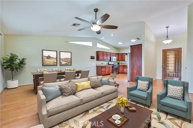 5420 Chiquita Lane, San Bernardino CA: https://media.crmls.org/medias/0f963165-213f-40a4-92c5-07d8d47941e1.jpg