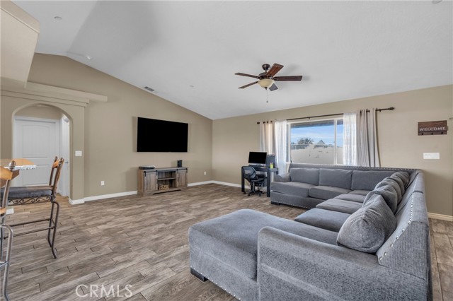 18177 Cherry St, Hesperia CA: https://media.crmls.org/medias/0f9658e6-8d2f-47d1-b4f5-f275bd22acae.jpg