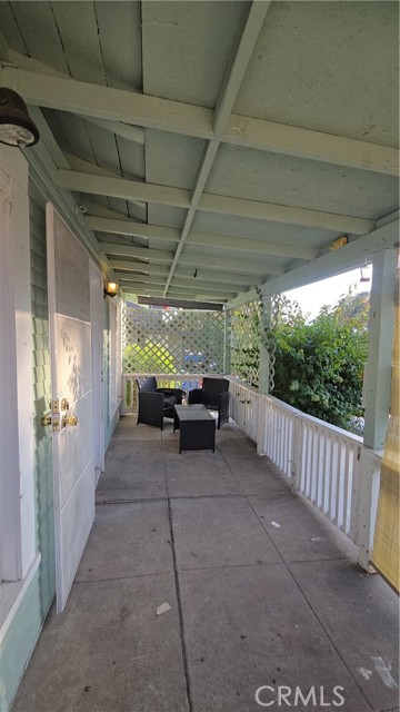 3928 La Crescenta Avenue, Glendale CA: https://media.crmls.org/medias/0f965db3-72b8-4c8f-86b8-3b5d09aed14c.jpg