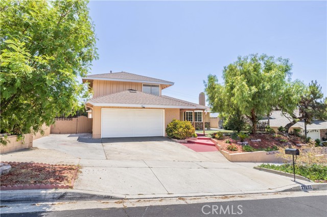 Detail Gallery Image 2 of 27 For 27852 Rosamond, Canyon Country,  CA 91351 - 4 Beds | 2 Baths