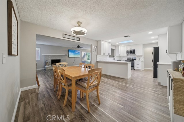 Detail Gallery Image 3 of 22 For 26408 Naomi Dr, Hemet,  CA 92544 - 4 Beds | 2 Baths