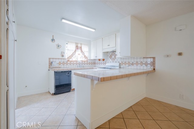 Detail Gallery Image 11 of 30 For 6933 Fallbrook Ave, West Hills,  CA 91307 - 3 Beds | 2 Baths