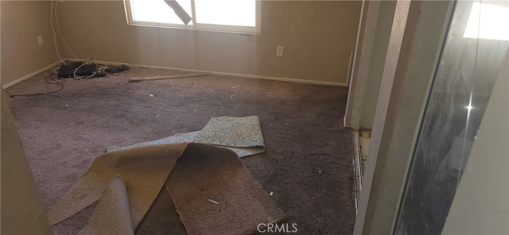 https://media.crmls.org/medias/0f98e037-304b-4b90-9256-d06b28fd6df8.jpg?preset=X-Large