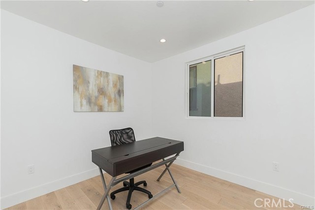 Detail Gallery Image 4 of 7 For 2450 1/2 Boulder St, Los Angeles,  CA 90033 - 3 Beds | 2/1 Baths