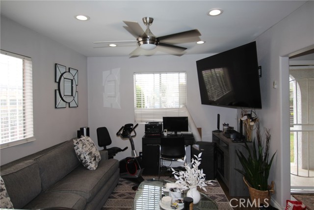 525 W 107th Street, Los Angeles CA: https://media.crmls.org/medias/0f99607b-4d95-42b8-a77a-715d0e9e85eb.jpg