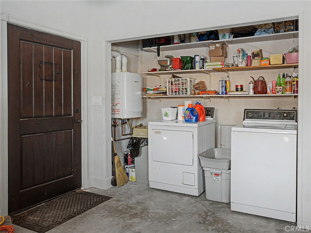 https://media.crmls.org/medias/0f9b9095-944a-474d-9191-6b003a346414.jpg?preset=X-Large
