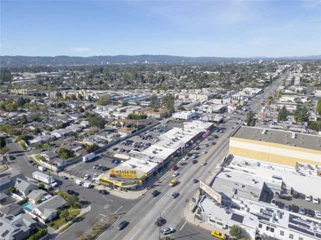 12816 Victory Boulevard, Valley Glen CA: https://media.crmls.org/medias/0f9bb9d5-c108-463f-b645-ff52a5f3cee5.jpg