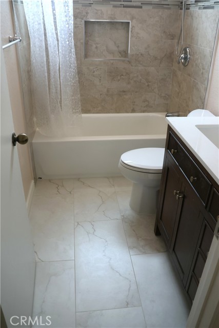 26002 Dundee Drive, Lake Forest CA: https://media.crmls.org/medias/0f9bd47b-6162-429e-bd8a-ee490bd9f416.jpg