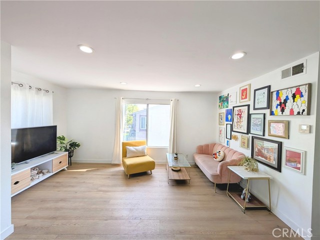 Detail Gallery Image 7 of 29 For 2345 Highbury Ave #22,  Los Angeles,  CA 90032 - 2 Beds | 1 Baths