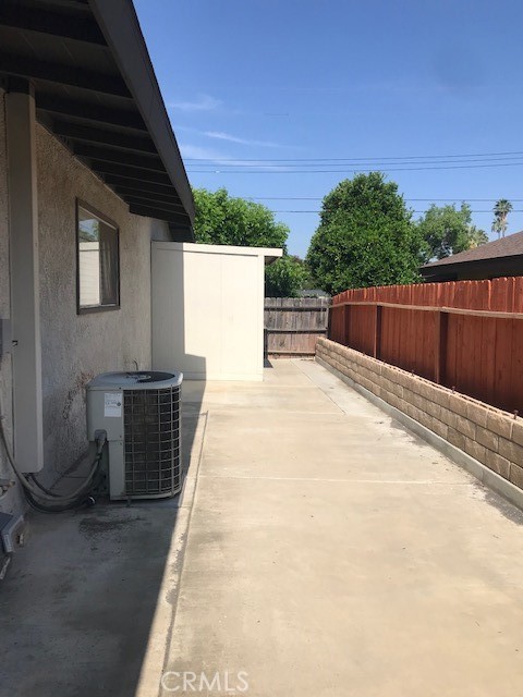 321 N Lincoln Street, Redlands CA: https://media.crmls.org/medias/0f9c2dc1-20d5-47de-8075-44e77e244f45.jpg