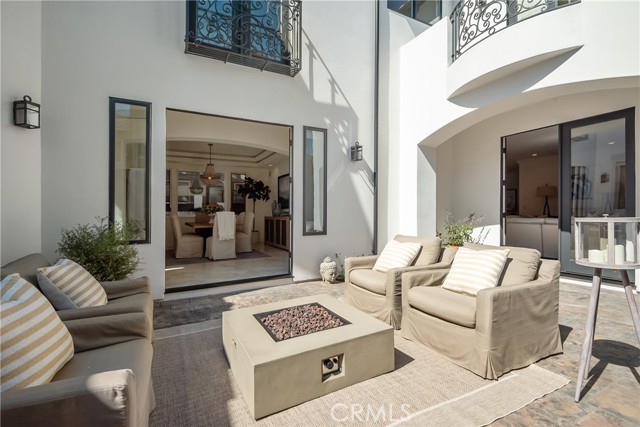 561 33rd Street, Manhattan Beach, California 90266, 5 Bedrooms Bedrooms, ,5 BathroomsBathrooms,Residential,Sold,33rd,SB21226238