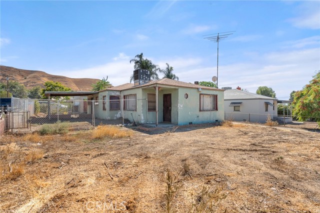 1393 Ward Way, Mentone CA: https://media.crmls.org/medias/0f9d7760-e806-48b0-bcbe-2639fd4dfb1c.jpg