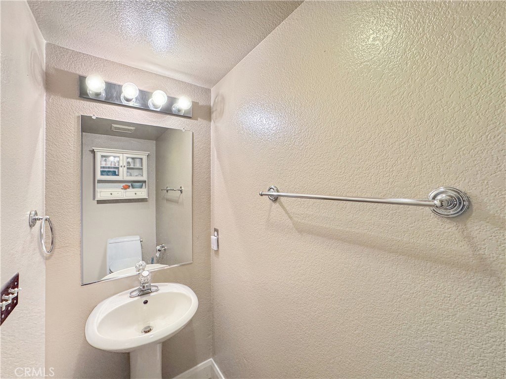 https://media.crmls.org/medias/0f9da6d3-1722-4677-883d-a0e4d47edec3.jpg?preset=X-Large