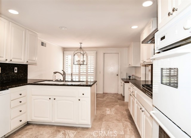 Detail Gallery Image 12 of 42 For 6 Seafaring Dr, Corona Del Mar,  CA 92625 - 2 Beds | 2 Baths