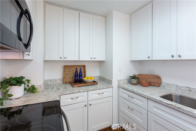 1750 E Ocean Boulevard, Long Beach CA: https://media.crmls.org/medias/0f9e3d6f-56aa-49f2-8883-41d67f2f2182.jpg