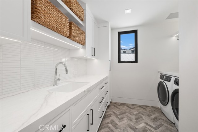 20 Balboa Coves, Newport Beach CA: https://media.crmls.org/medias/0f9e950c-7019-4bb0-8974-f21e81c7d4af.jpg