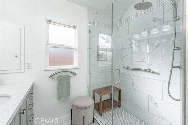 Detail Gallery Image 15 of 21 For 2750 Fanwood Ave, Long Beach,  CA 90815 - 3 Beds | 3 Baths