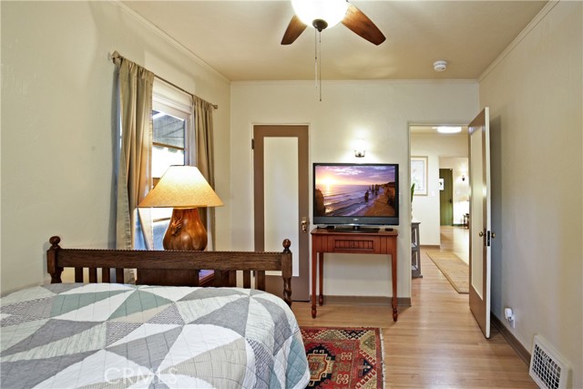 404 N Vinedo Avenue, Pasadena CA: https://media.crmls.org/medias/0f9ecbcd-1001-4e10-8944-4ad199894531.jpg