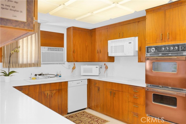 18132 James Road, Villa Park CA: https://media.crmls.org/medias/0fa0b49f-a280-4b9a-9367-45993e585f63.jpg