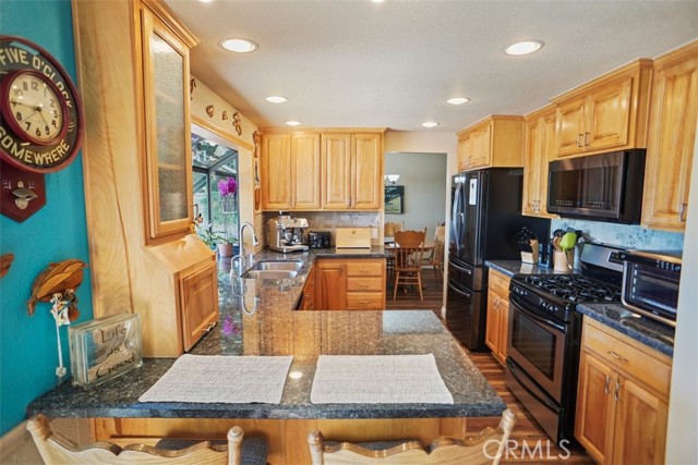 Detail Gallery Image 8 of 29 For 21946 Peppercorn, Saugus,  CA 91350 - 4 Beds | 2/1 Baths